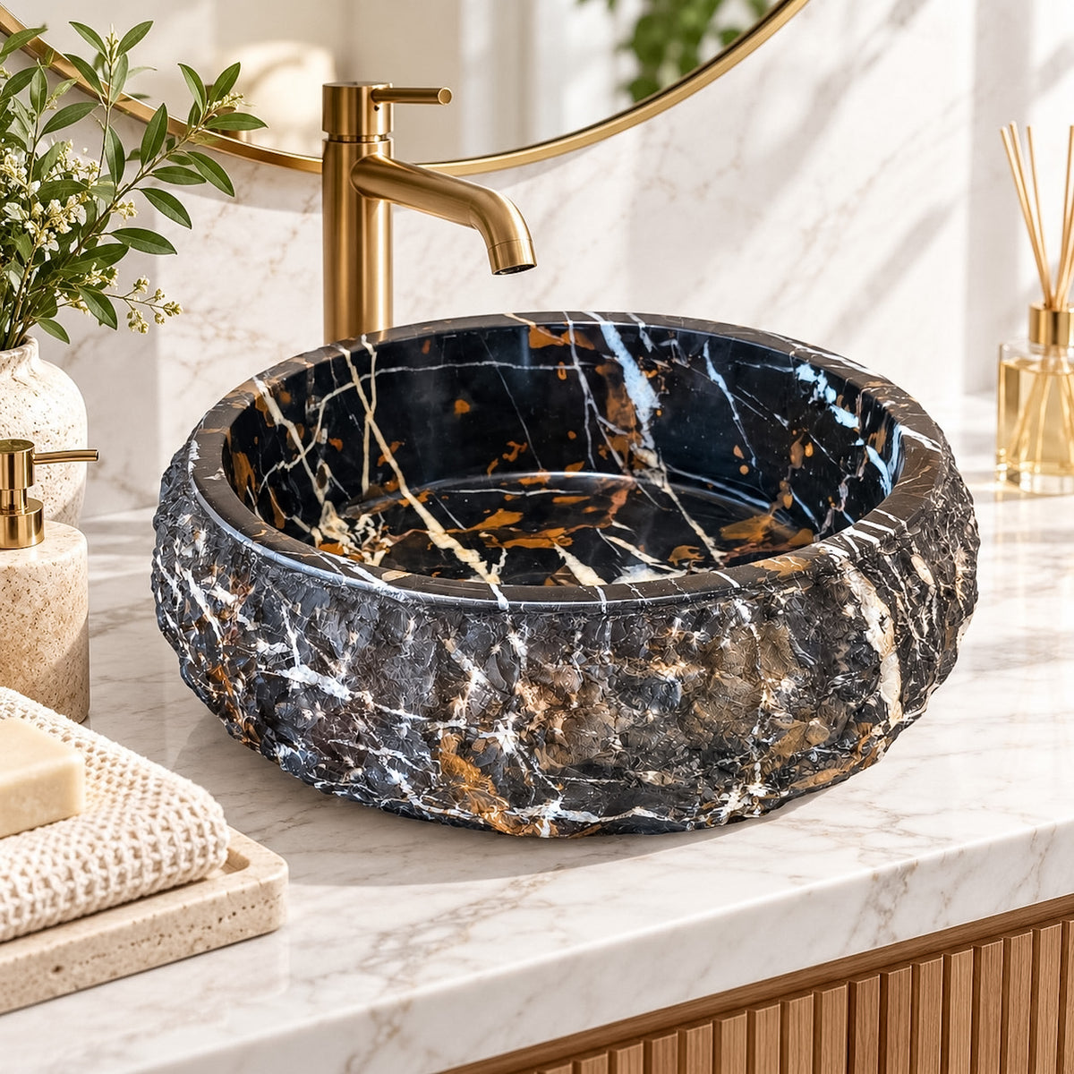 Rustic Round Stone Sink – Michelangelo Marble, Hand-Chiseled Exterior