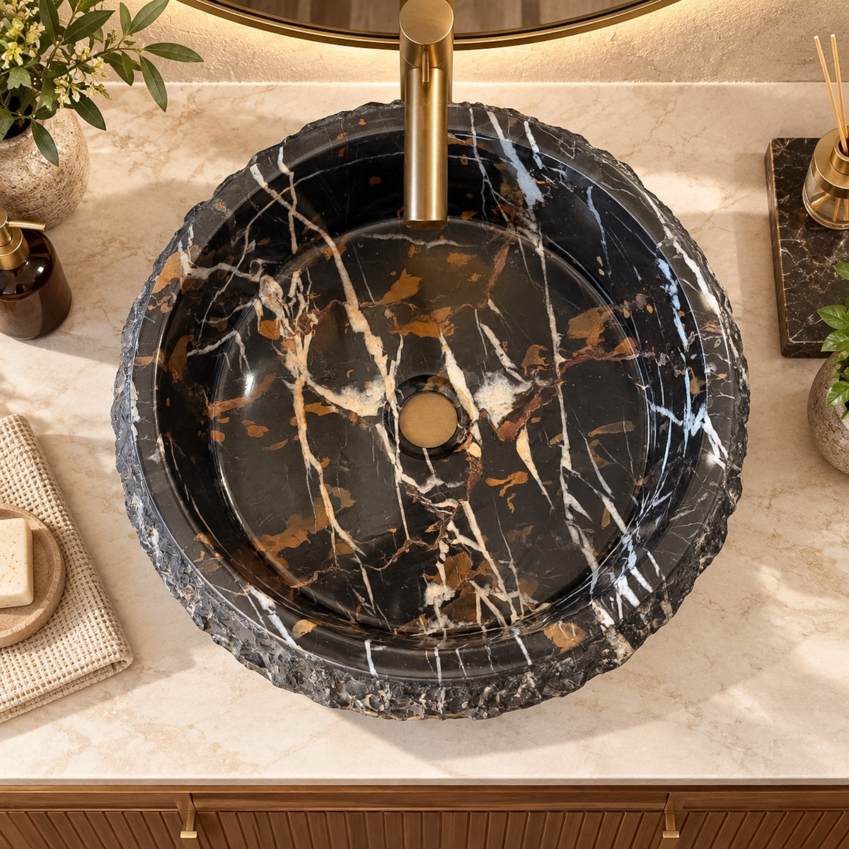 Rustic Round Stone Sink – Michelangelo Marble, Hand-Chiseled Exterior